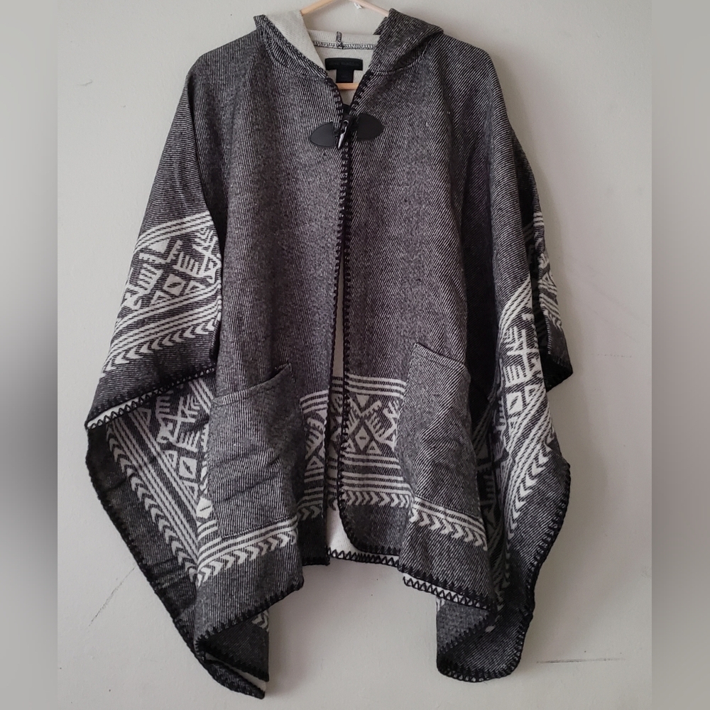 Steve Madden Womens Black & White Poncho One Size